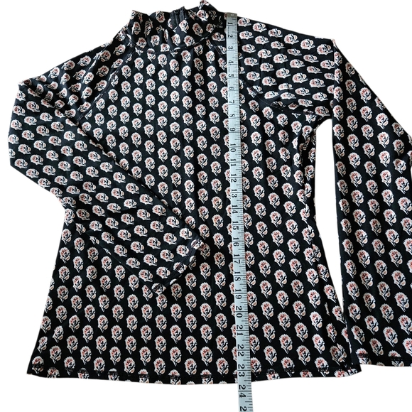 Garnet Hill Swim Rashguard Natural UPF 50+ M Long Sleeve Pullover 1/4 Zip Black - Picture 13 of 14